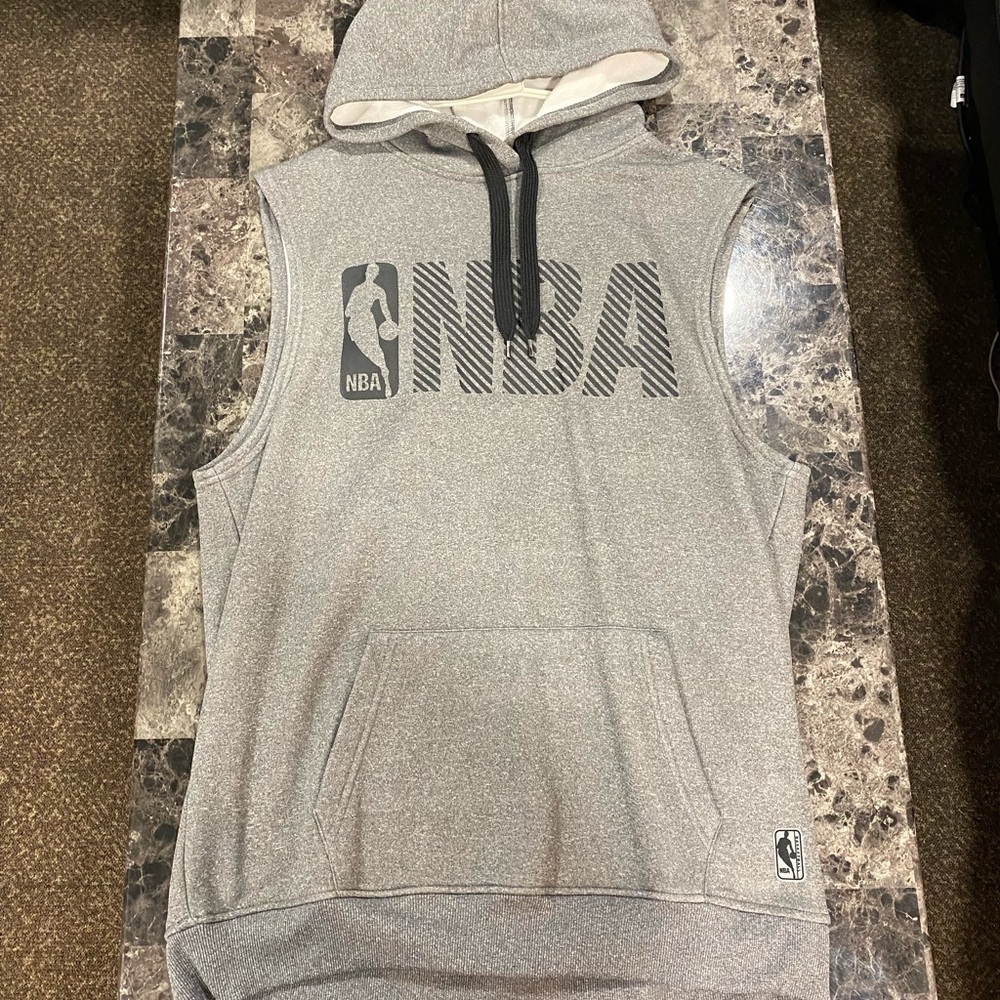 Sz. L NBA pull over hooded shirt
